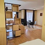 דירה Two Charming In Trinity With Balcony And Free Parking By Flat Mаnager