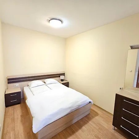 דירה Two Charming In Trinity With Balcony And Free Parking By Flat Mаnager בנסקו